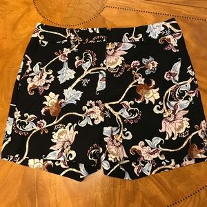 White House Black Market 5”shorts size 4